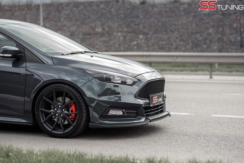 Focus ST Sedan SS Tuning Front Side View
