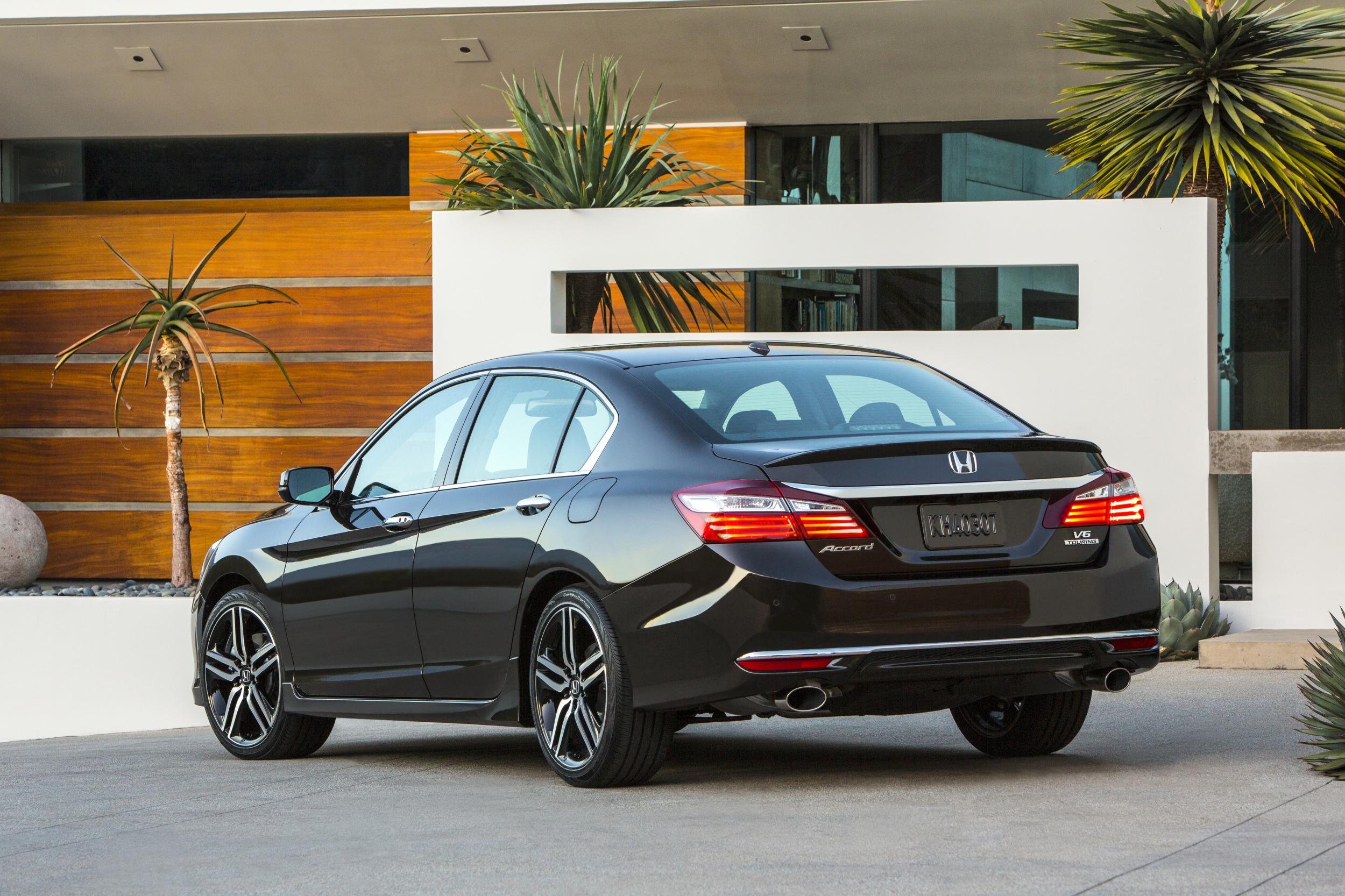 #10. 2016 Honda Accord – Autowise