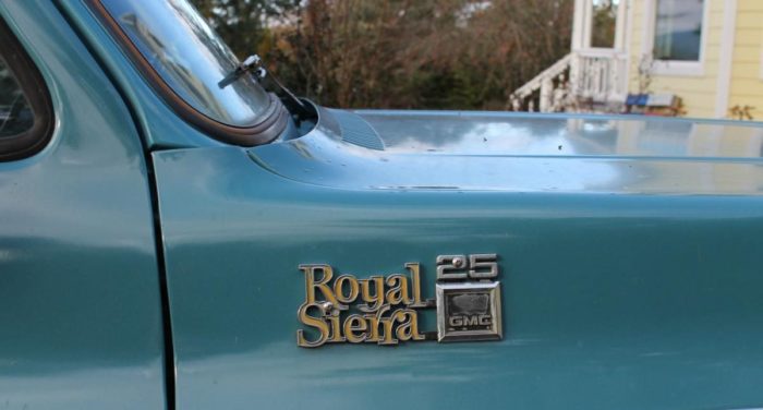 GMC Royal Sierra Badge