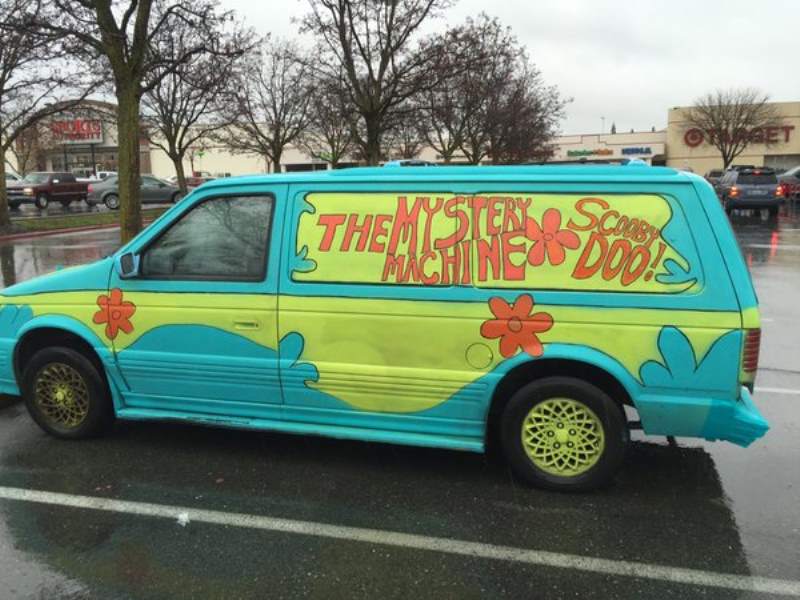 The Mystery Machine is a terrible choice for a getaway car