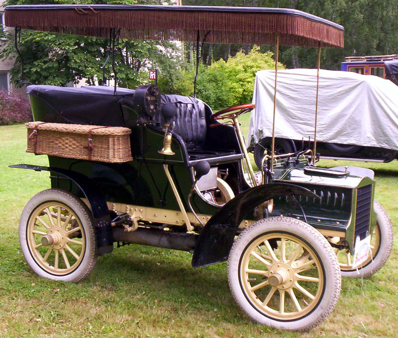 The 1905 Cadillac Model C is argued as the first Cadillac convertible