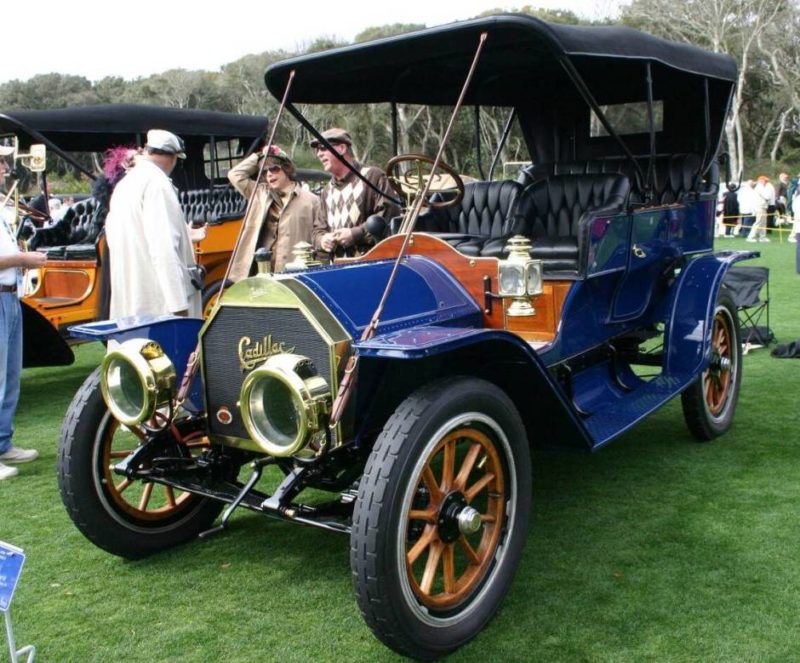 The 1909 Cadillac Model 30 is a great Cadillac convertible. 