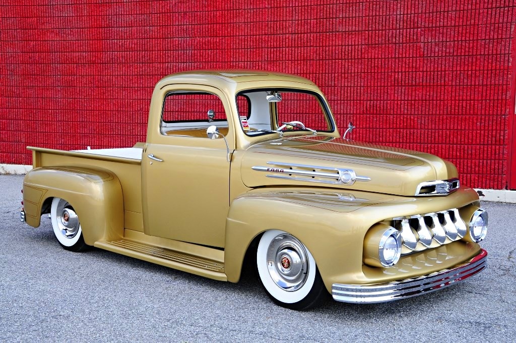 Builds like this 1952 F1 are awesome custom trucks.