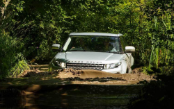 Range Rover Off Road in water