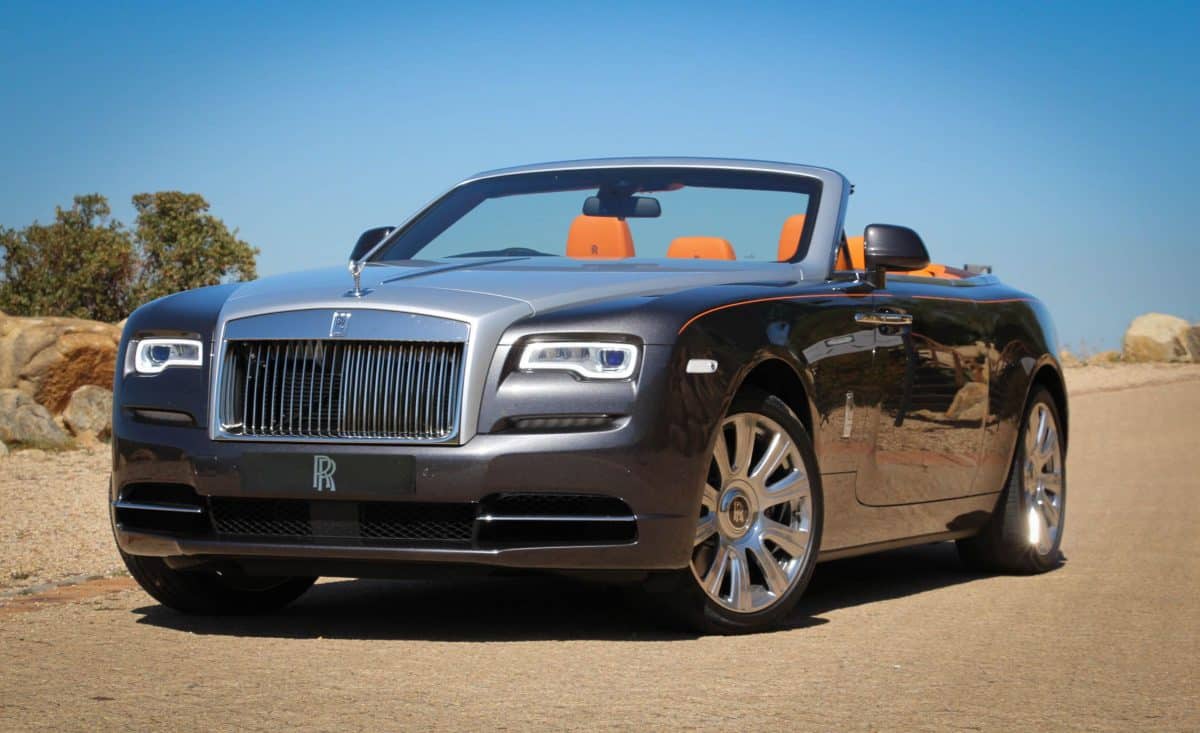 Rolls Royce 2019 - Dawn front 3/4 view