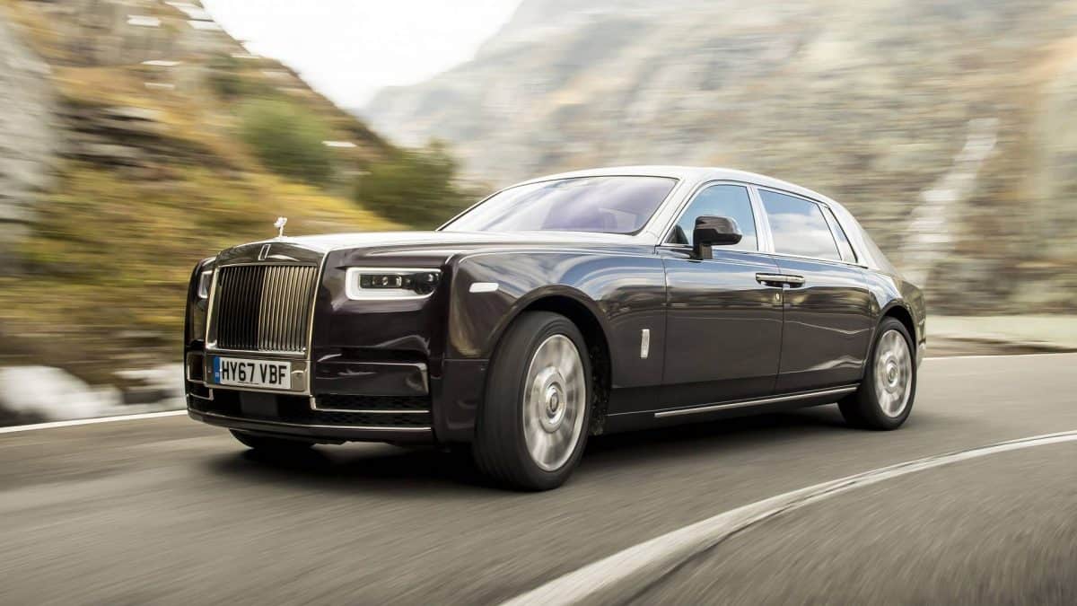 Rolls Royce Phantom VIII front 3/4 view