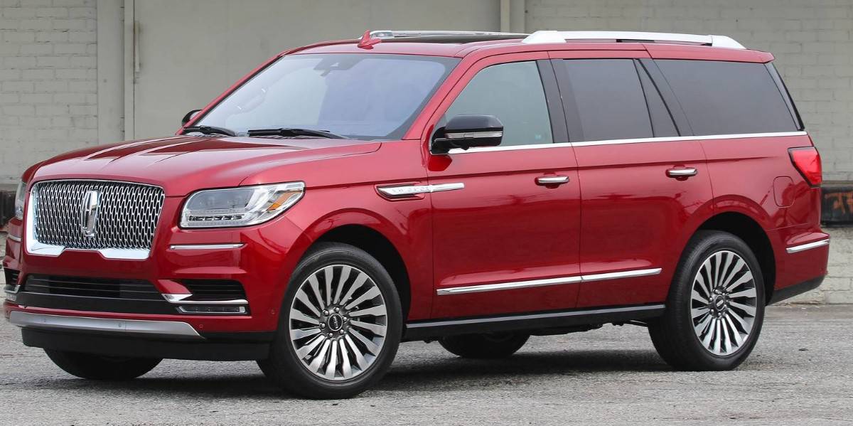 2018 Lincoln Navigator - left front view