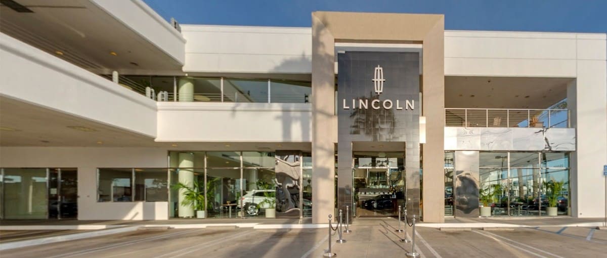 Lincoln Dealerships - showroom