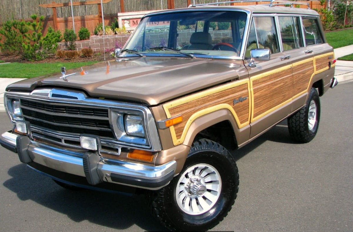 1988 Jeep Grand Wagoneer - drivers side front view