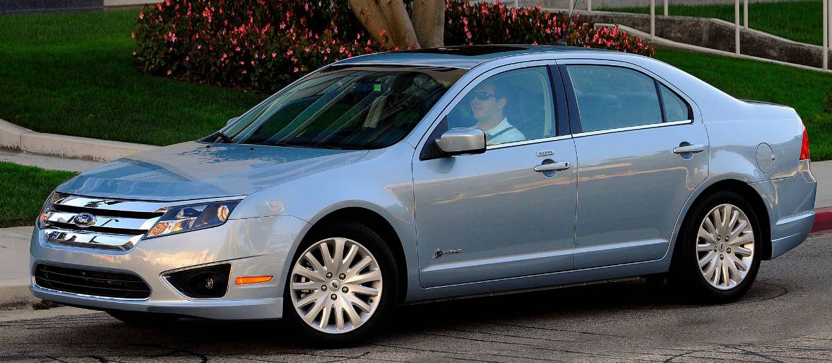 2009 Ford Fusion hybrid - left side view