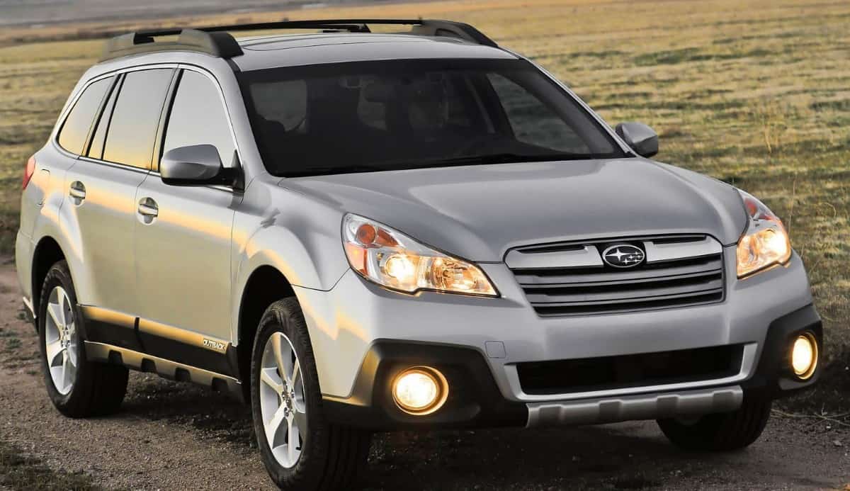 2014 Subaru Outback Wagon - right front view